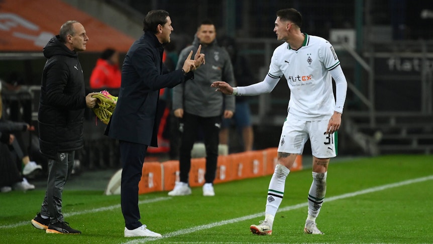 Gerardo Seoane und Tomas Cvancara am Seitenrand.