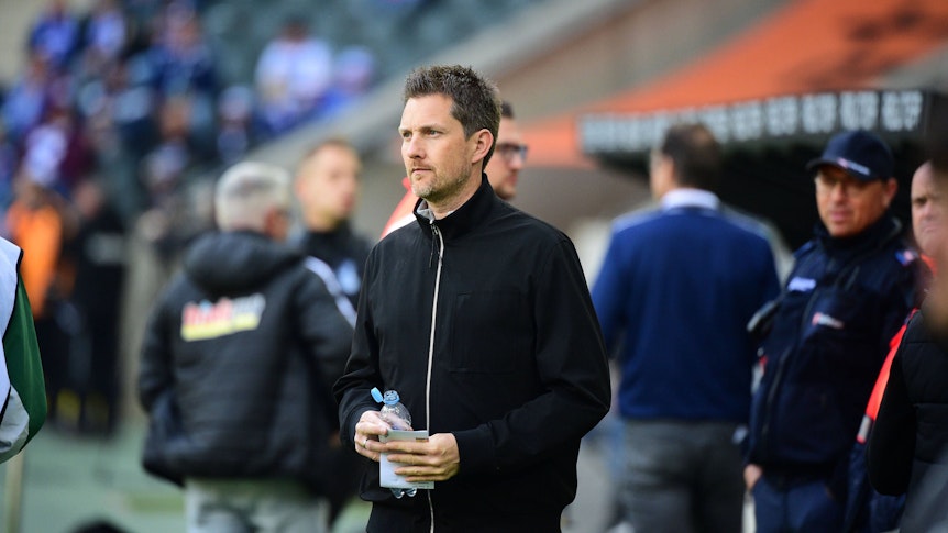 Mirko Sandmöller am Seitenrand im Borussia-Park.