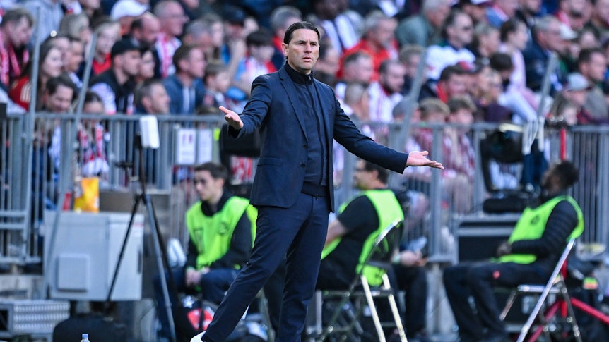 Gerardo Seoane ratlos an der Seitenlinie.
