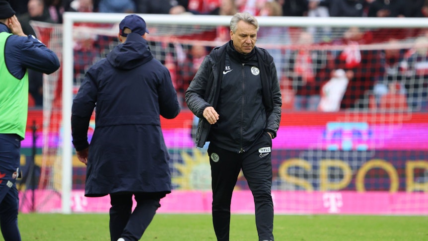 Horst Steffen beim Spiel mit Elversberg in Köln. Er wird offenbar bei Borussia Mönchengladbach gehandelt.