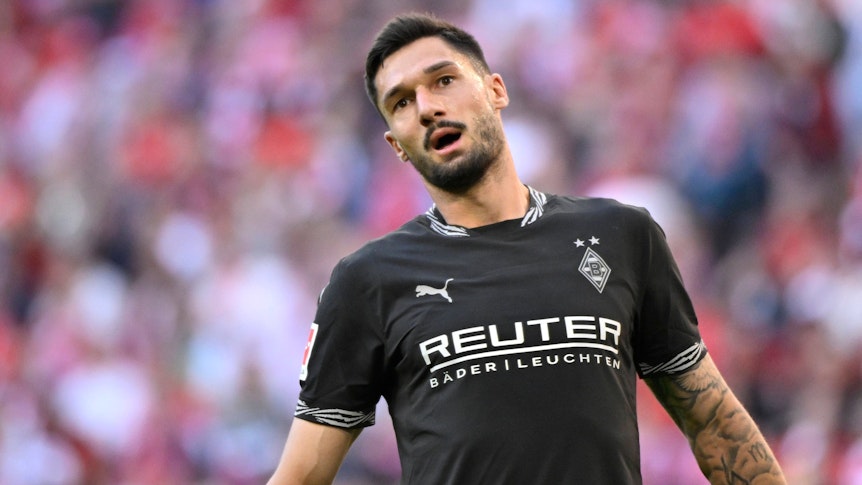 Tim Kleindienst im schwarzen Gladbach-Trikot.