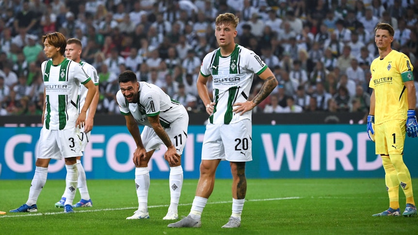 Geknickte Profis von Borussia Mönchengladbach.