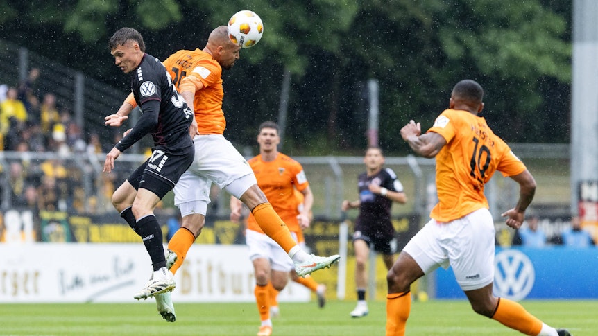Alemannia Aachen und Viktoria Köln beim Pokalfinale des Mittelrheinpokals.