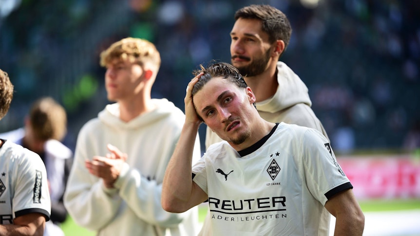 Gladbach-Spieler Rocco Reitz schaut enttäuscht.