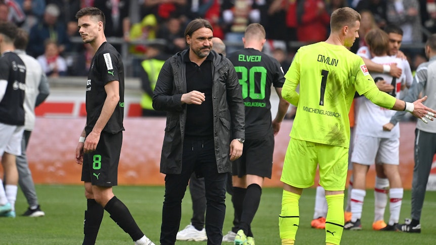 Gladbachs Julian Weigl, Daniel Farke und Jonas Omlin.