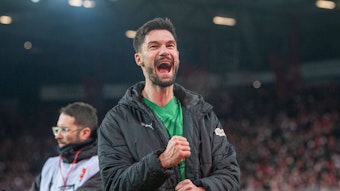 Tim Kleindienst jubelt nach dem Spiel.