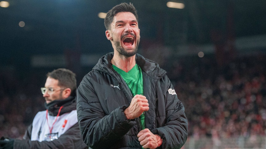 Tim Kleindienst jubelt nach dem Spiel.