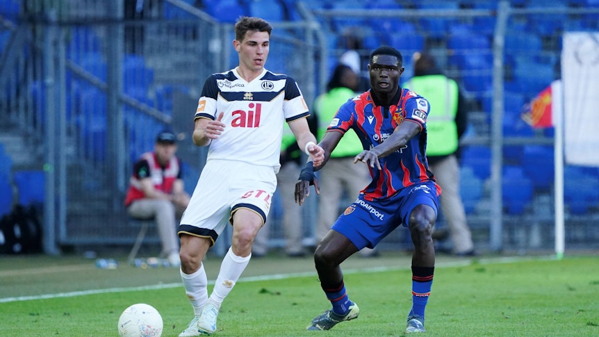 Georgios Koutsias im Duell gegen den FC Basel.