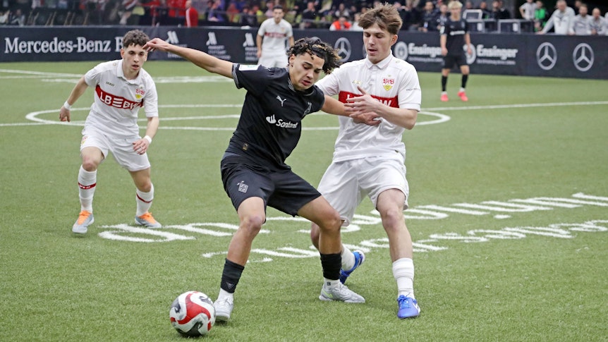 Wael Mohya im Duell gegen den VfB Stuttgart.