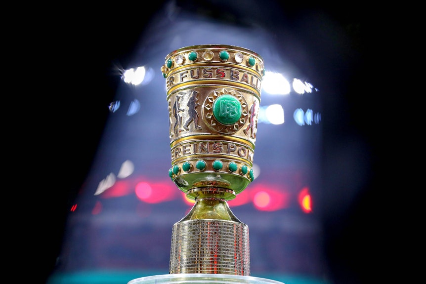 Der DFB-Pokal beim Viertelfinale.