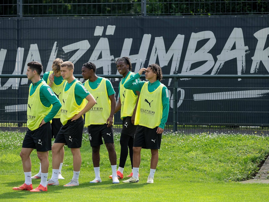 Mehrere Borussia-Talente im Profi-Training.