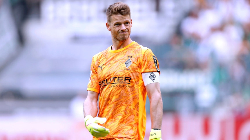 Jonas Omlin mit der Kapitänsbinde im Tor von Borussia Mönchengladbach.