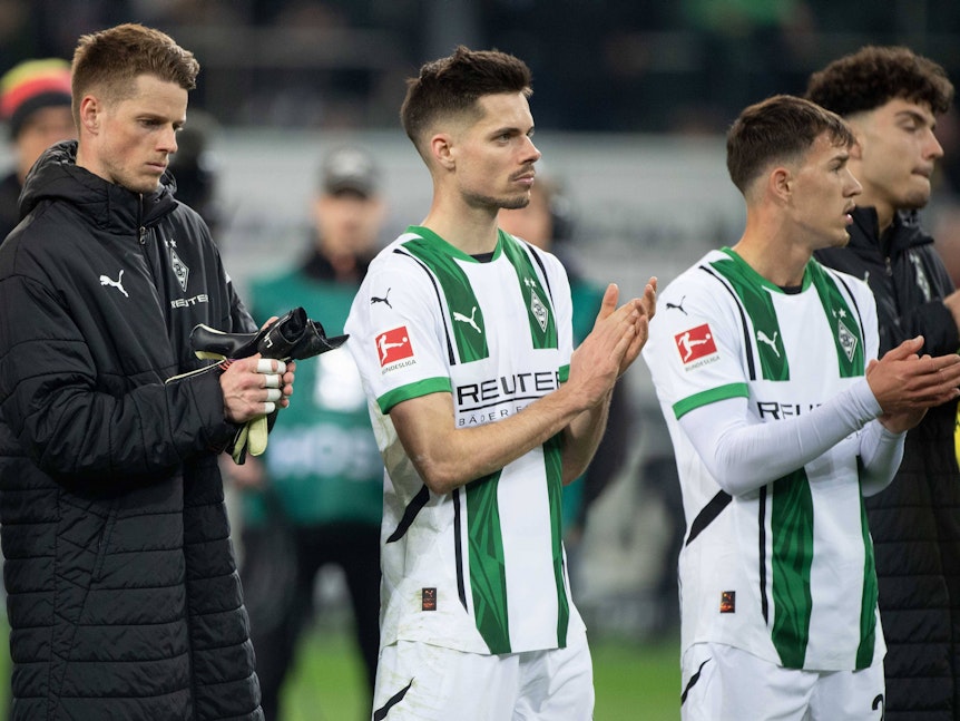 Noah Pesch steht mit Gladbach-Spielern vor der Nordkurve?