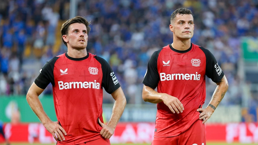 Jonas Hofmann und Granit Xhaka im Leverkusen-Trikot.