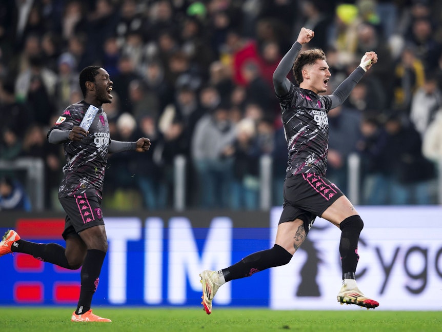 Sebastiano Esposito feiert einen Treffer im Spiel von Empoli bei Juventus