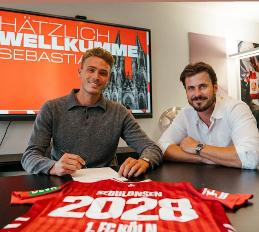 Spielerberater und Ex-Profi Havard Nordtveit gemeinsam mit Sebastian Sebulonsen bei der Unterschrift.