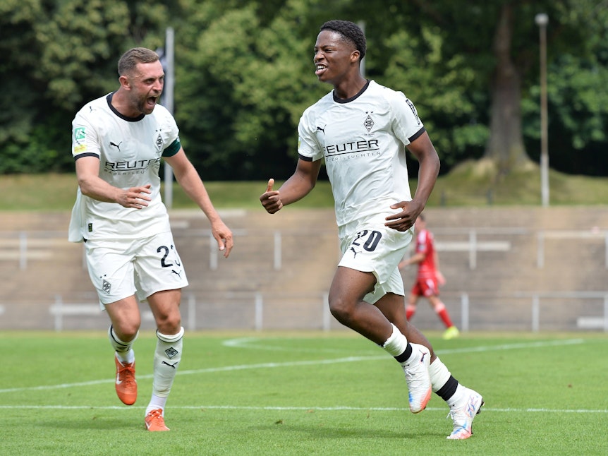 Josiah Uwakhonye bejubelt den Siegtreffer für die Gladbach-U23 gegen Fortuna Düsseldorf II.