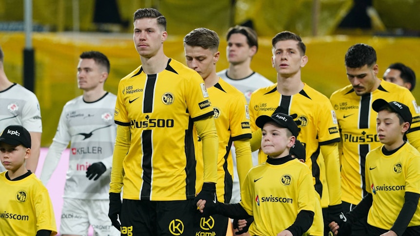 Spieler von Young Boys Bern beim Einlaufen.