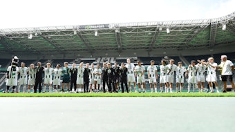 Anton Martynyuk und seine Teamkollegen feiern die U17-Meisterschaft.