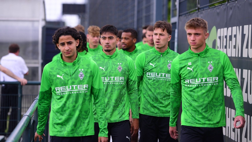 Spieler von Borussia Mönchengladbach auf dem Trainingsplatz.