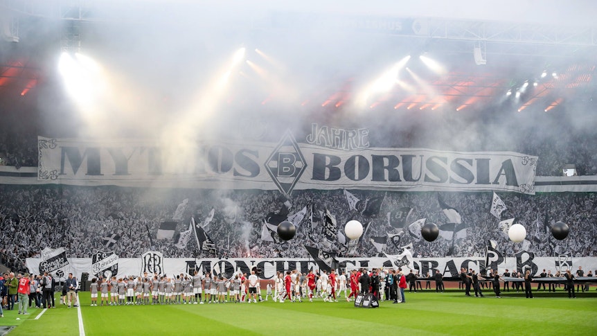 Die Nordkurve vor dem Jubiläumsspiel von Borussia Mönchengladbach gegen den FC Valencia.