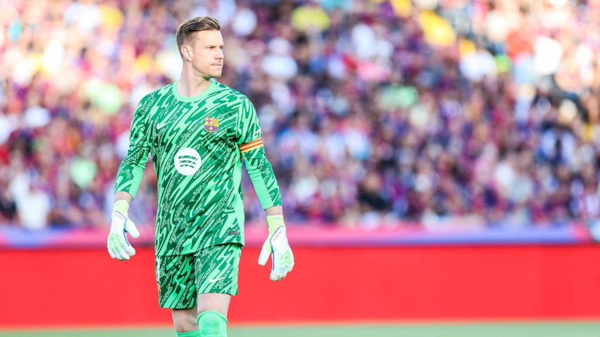Marc-André ter Stegen im Barca-Trikot mit Kapitänsbinde.