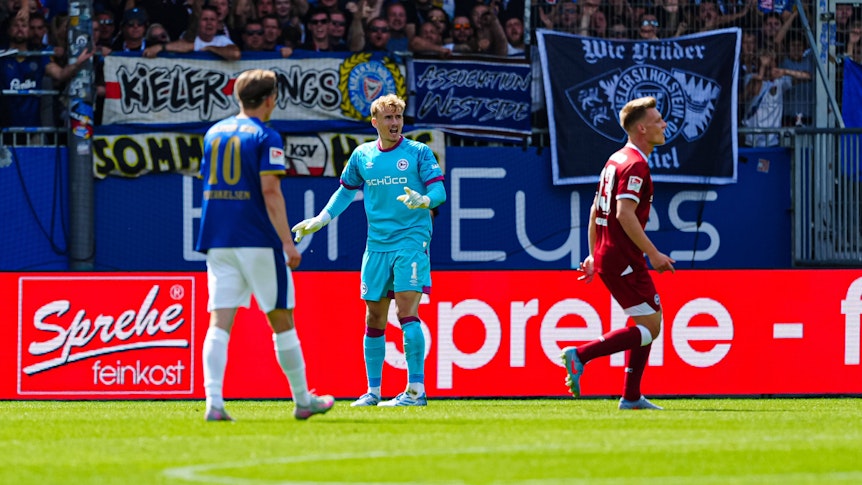 Ex-Gladbach-Keeper Jonas Kersken holte sich am 10. August 2025 gegen Holstein Kiel unnötig Rot.