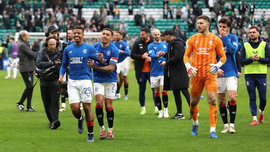 Profis der Glasgow Rangers jubeln.