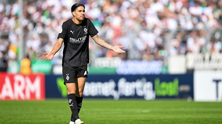 Kevin Diks gestikuliert.