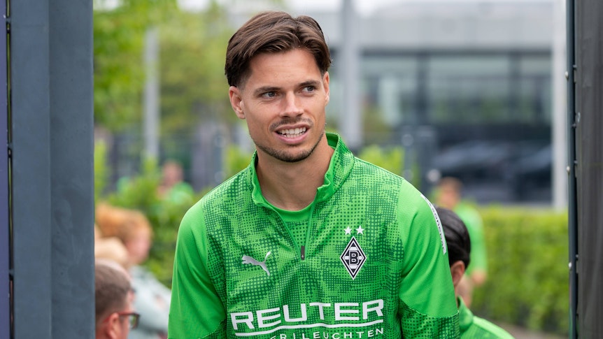 Julian Weigl in Trainingsklamotten.
