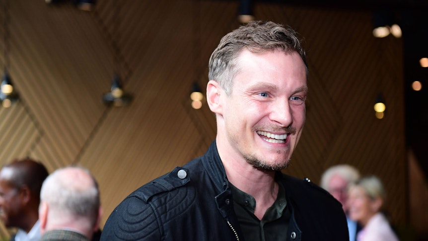 Marcell Jansen lacht bei einer Feier von Borussia Mönchengladbach.