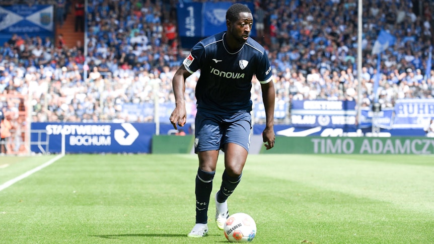 Ibrahima Sissoko dribbelt ungestört.
