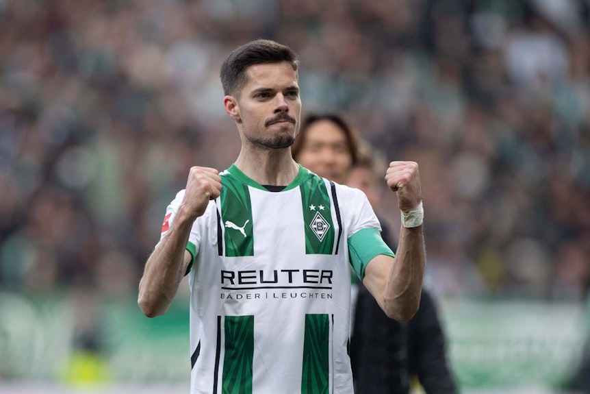 Julian Weigl ballt beide Fäuste.