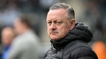 Roland Virkus schaut finster in die Kamera.