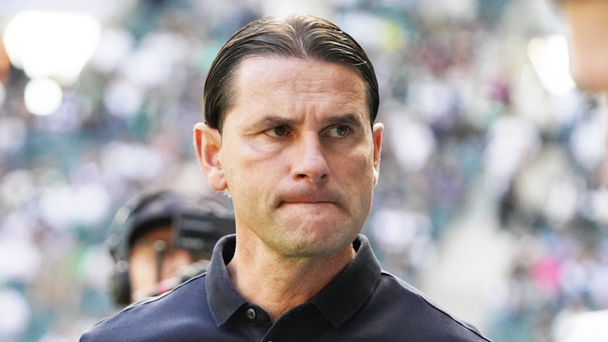Gerardo Seoane schaut zur Seite.