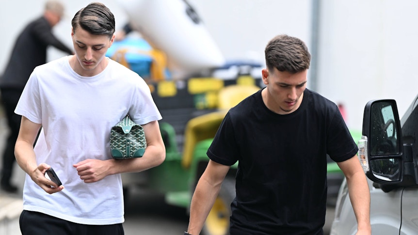 Die El Mala Brüder auf dem Trainingsgelände in Köln.
