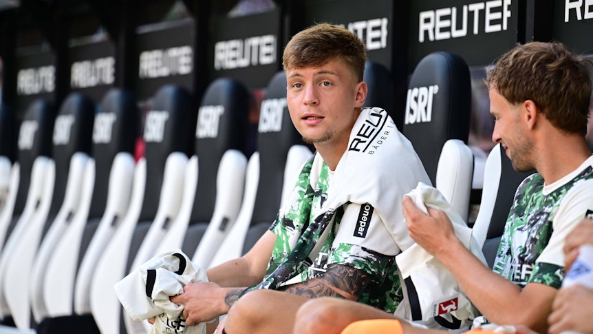 Luca Netz bei Borussia Mönchengladbach auf der Bank.