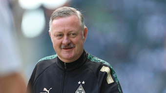 Roland Virkus im Gladbach-Trainingsanzug.