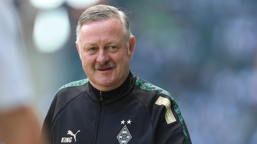 Roland Virkus im Gladbach-Trainingsanzug.