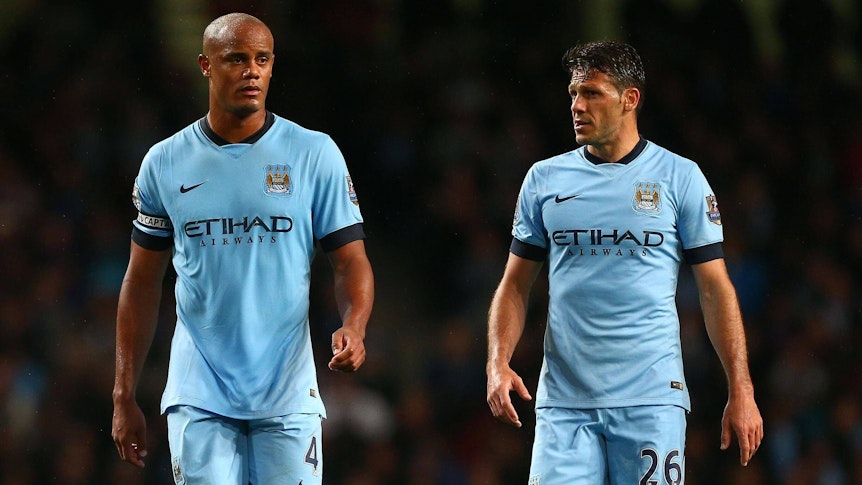 Vincent Kompany und Martin Demichelis im Trikot von Manchester City.