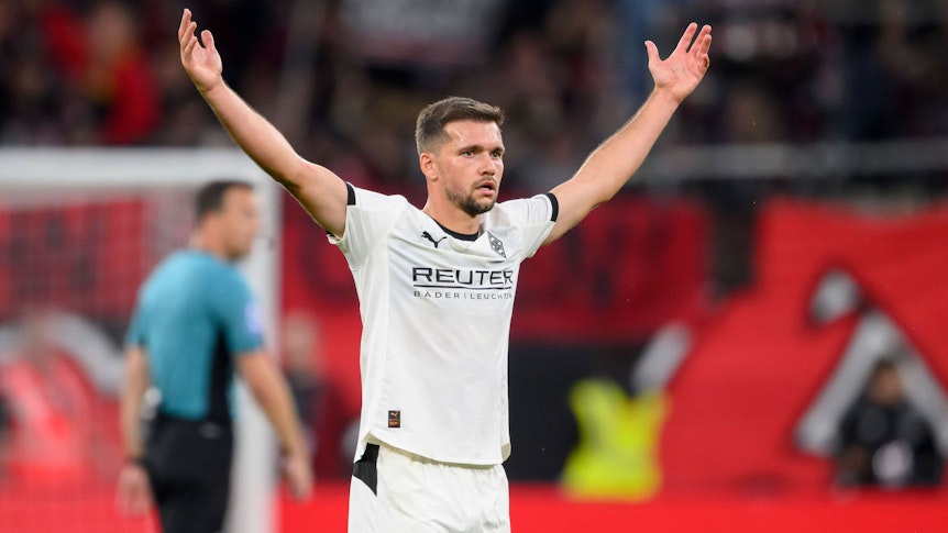 Kevin Stöger beim Remis gegen Bayer 04 Leverkusen am 21. September 2025.