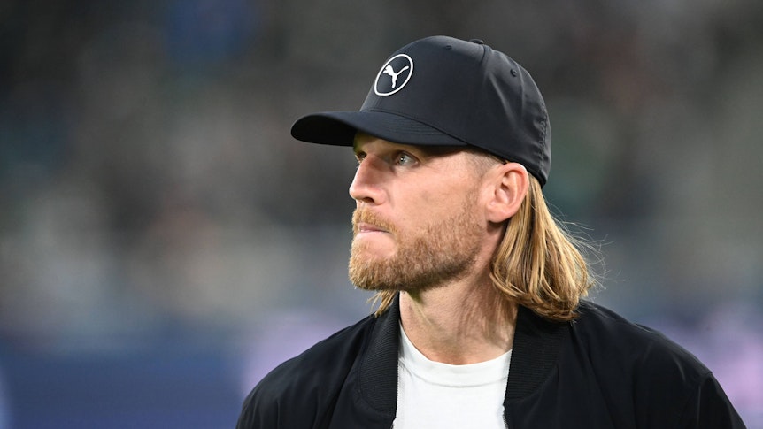 Eugen Polanski am Seitenrand beim Spiel gegen Freiburg.