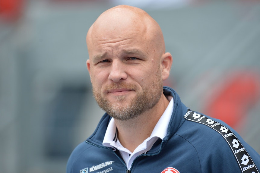 Der Mainzer Sportvorstand Rouven Schröder blickt in die Kamera.