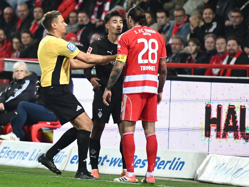 Jens Castrop und Christopher Trimmel diskutieren.