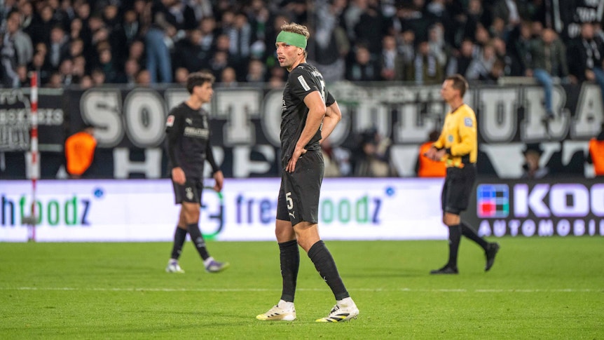 Marvin Friedrich mit einer grünen Kopfbandage.