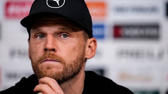 Eugen Polanski auf einer Pressekonferenz.