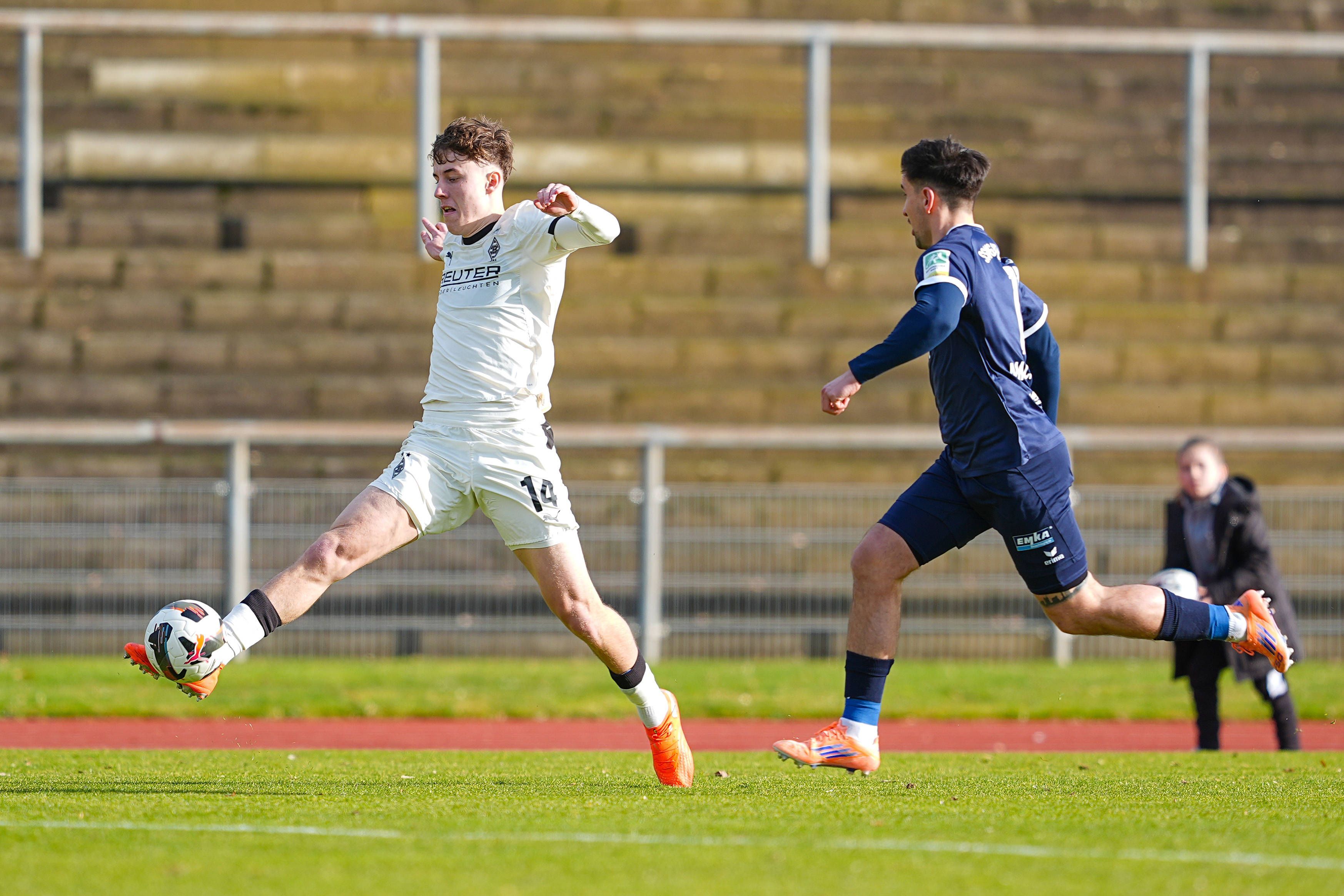 Yannick Michaelis, ein Spieler und der Ball