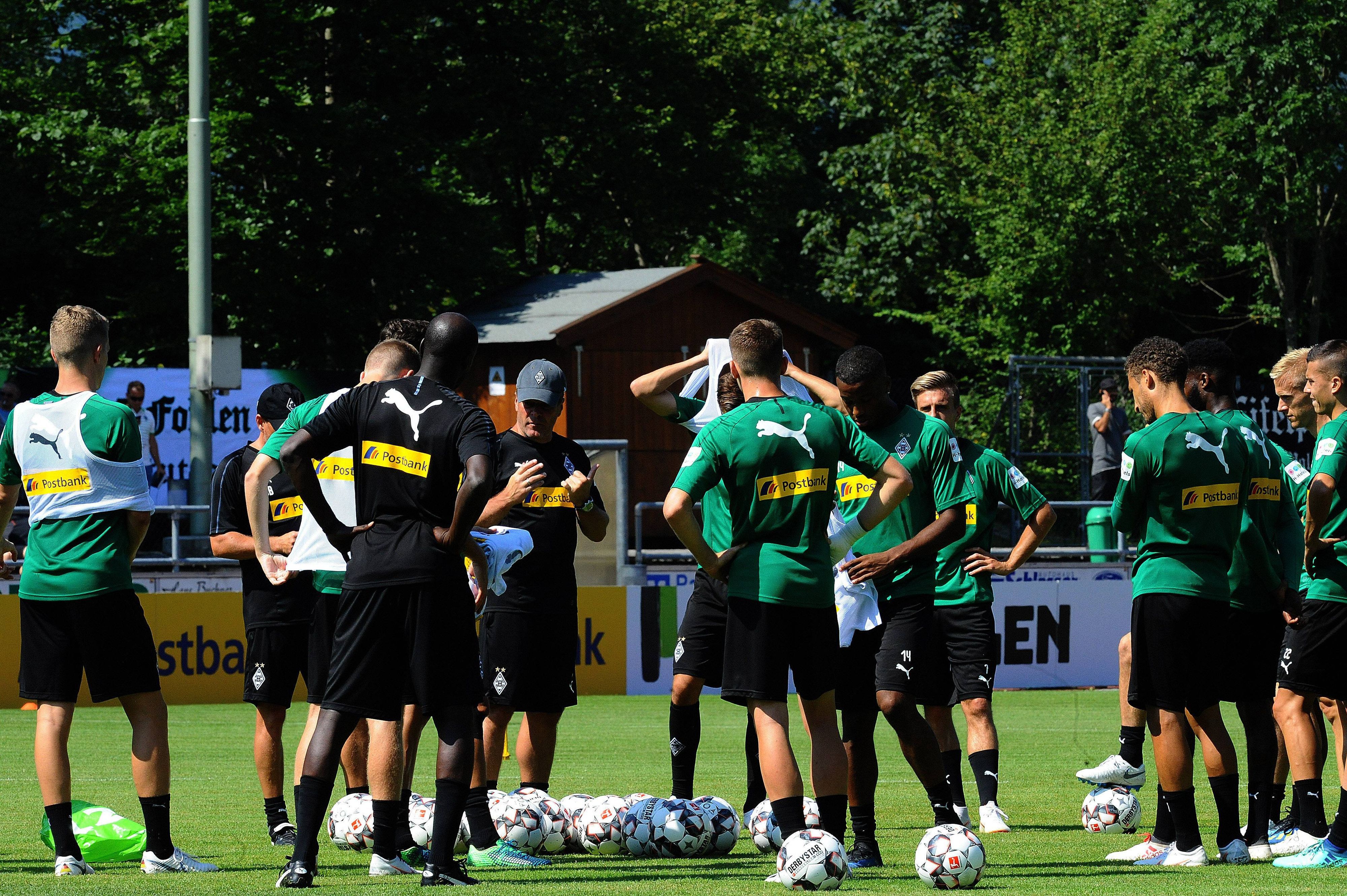 Borussia Mönchengladbach Spieler und Trainer im Training