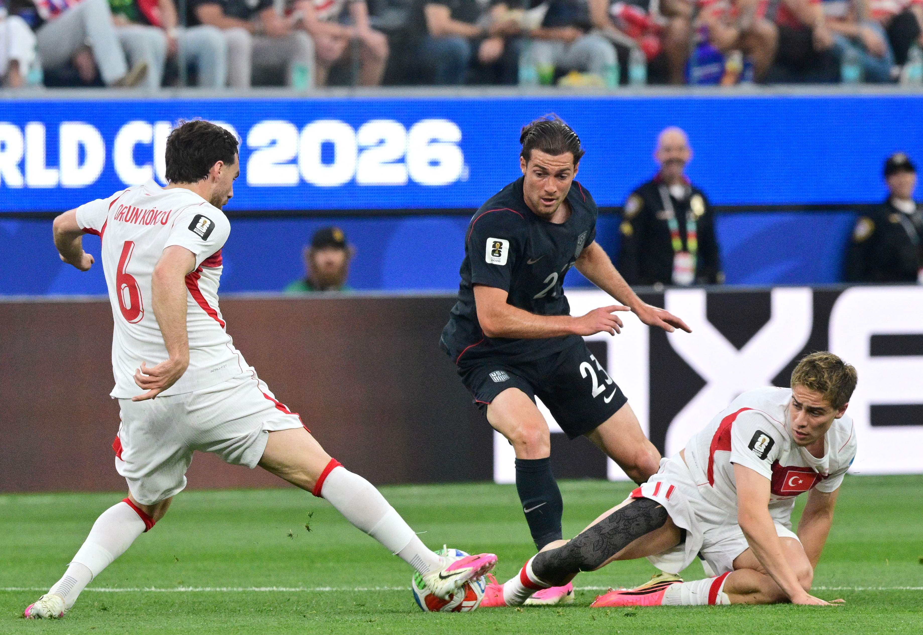 Zweikampf bei der WM im Spiel USA - Türkei