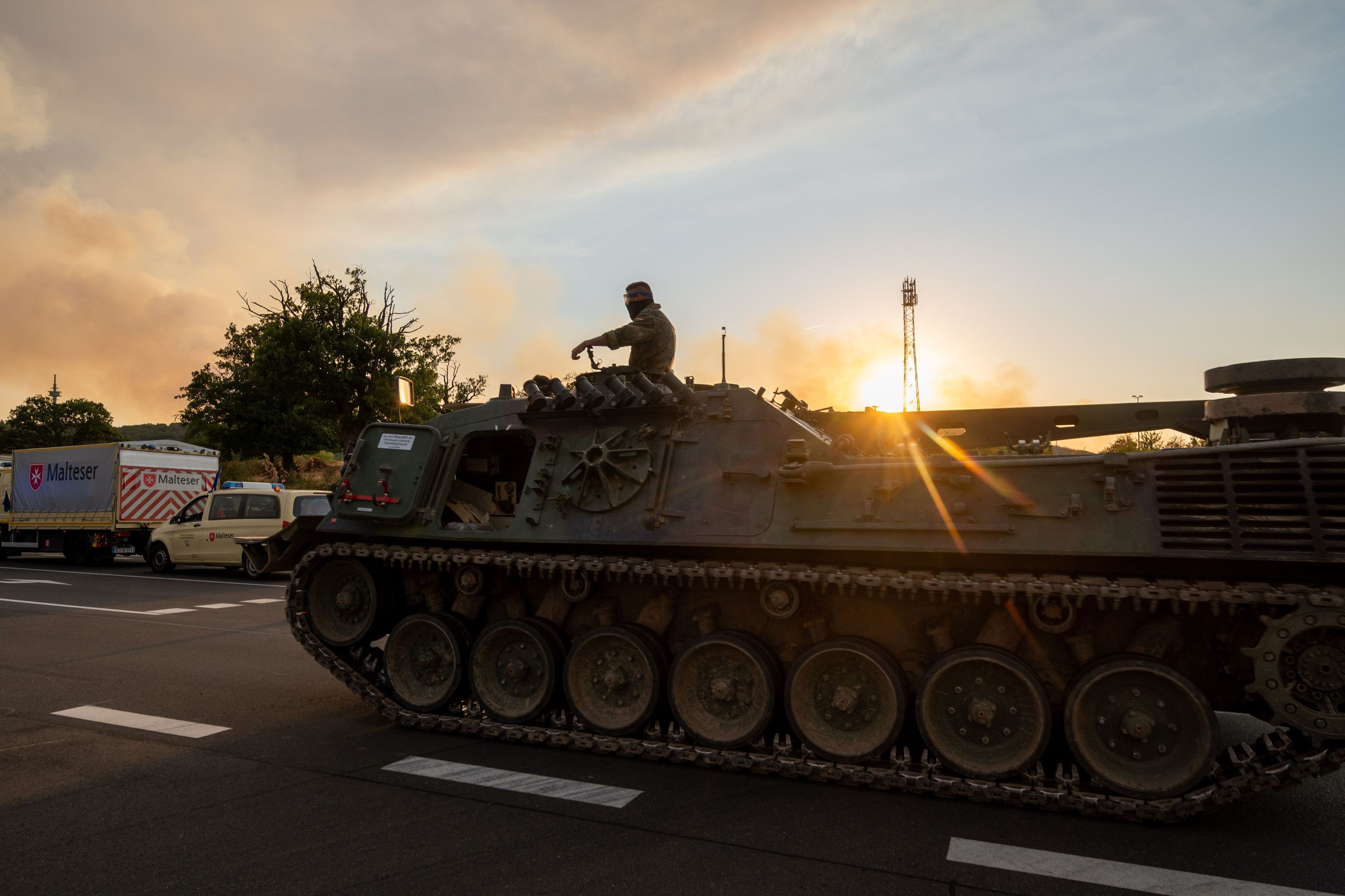 Gemeinde Hürtgenwald: Panzer auch in der Nacht im Kampf gegen den Brand im Einsatz